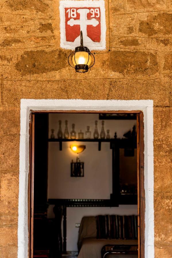 Hara'S Traditional Detached House In Malona Malona Village Exterior photo