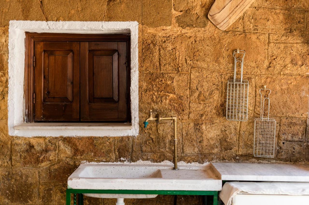 Hara'S Traditional Detached House In Malona Malona Village Exterior photo